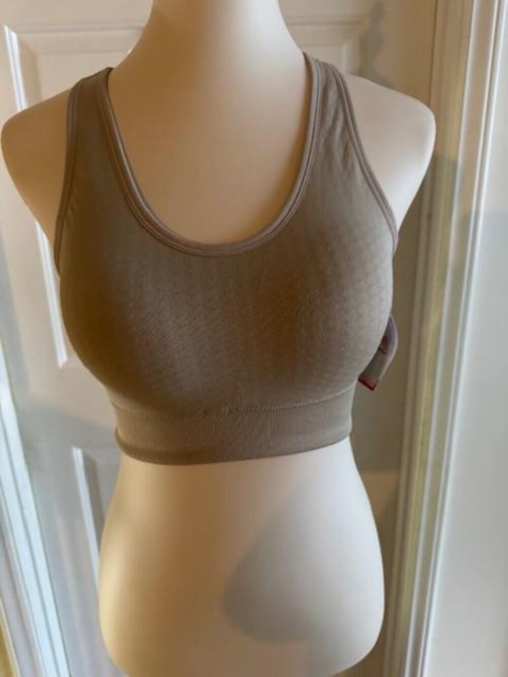NWT Pro Fit Seamless Sports Bra • Taupe Strappy Back • Moisture Wicking • Sz L